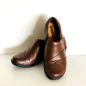 NWOT. Clarks Collection shoes. Brown. Size 7.5M.